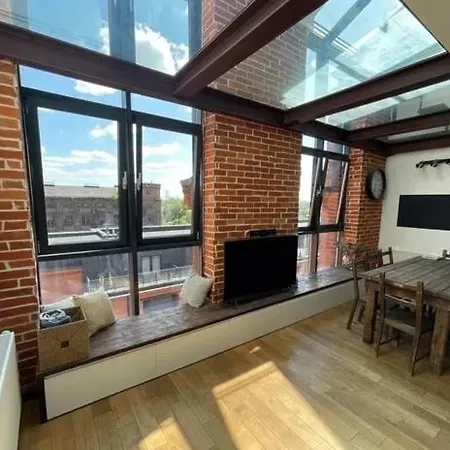 Wyjatkowy 2-poziomowy Klimatyzowany Loft Apartment *